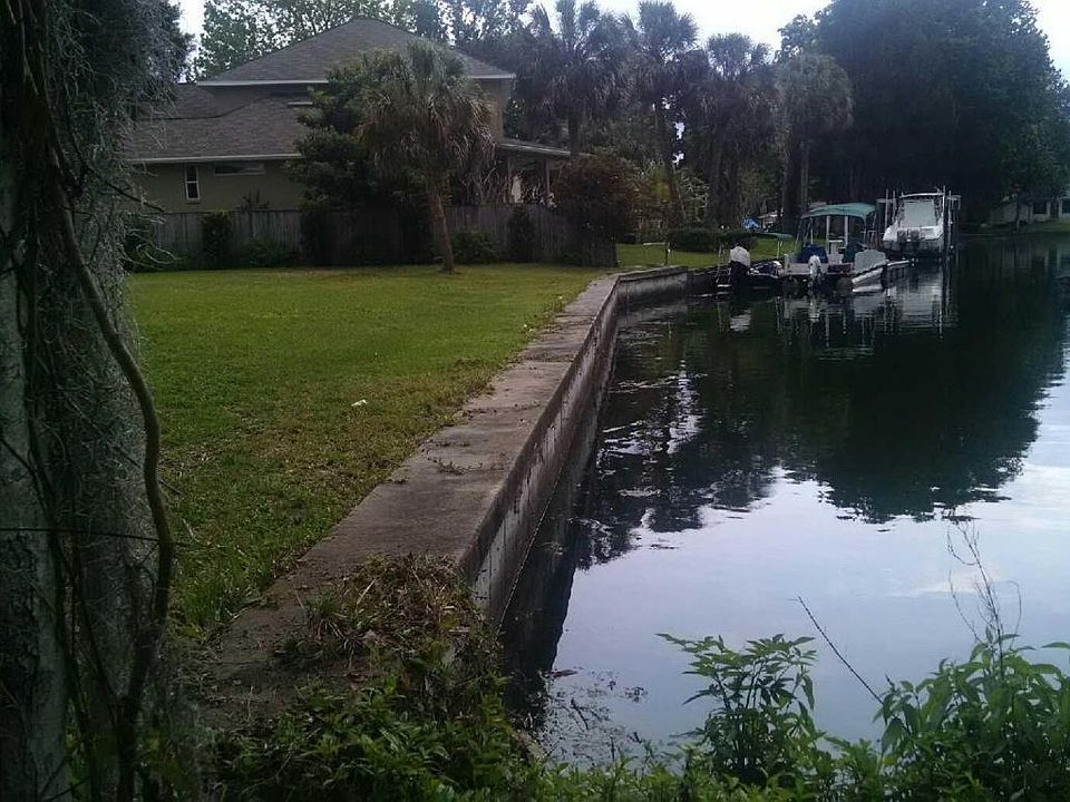 1st image of 221 SE 2nd Pl