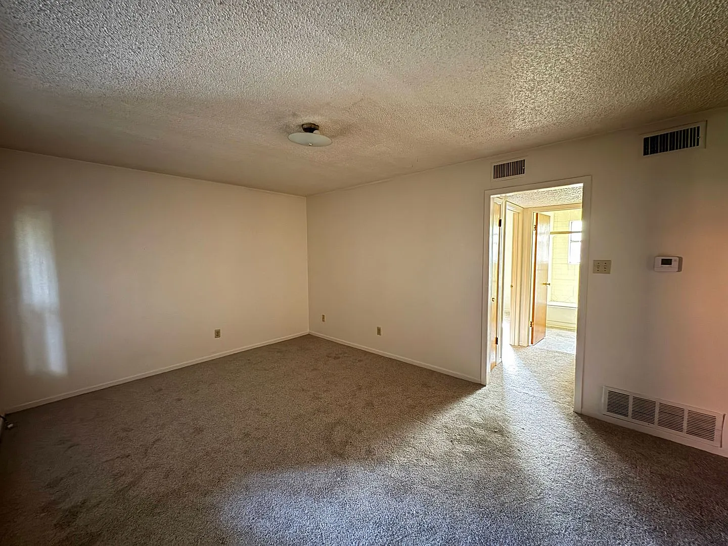 425 W Ave C — Photo 4