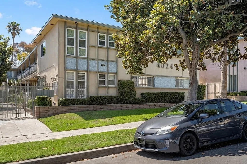 2 bed, 825 sqft, $2,095 — Photo 2