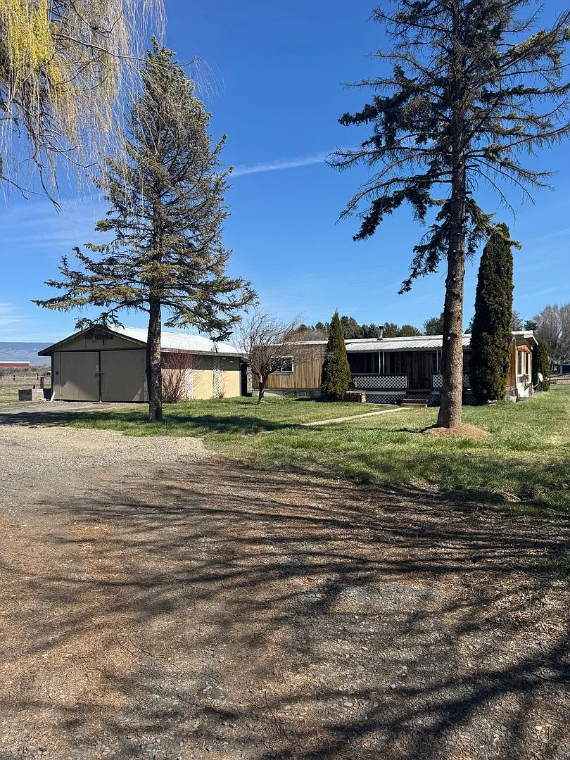 Building Photo - 2363 Highway 97