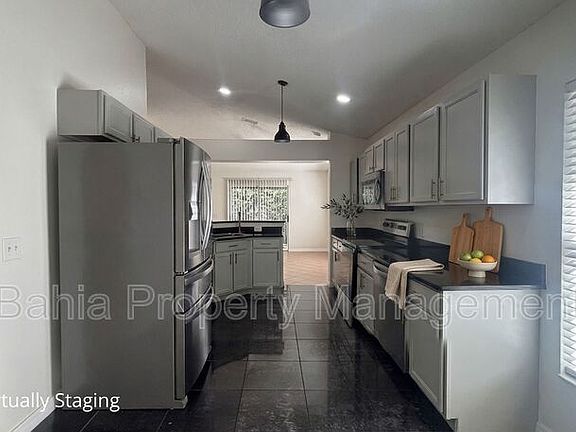 3rd image of 10827 Laxton St