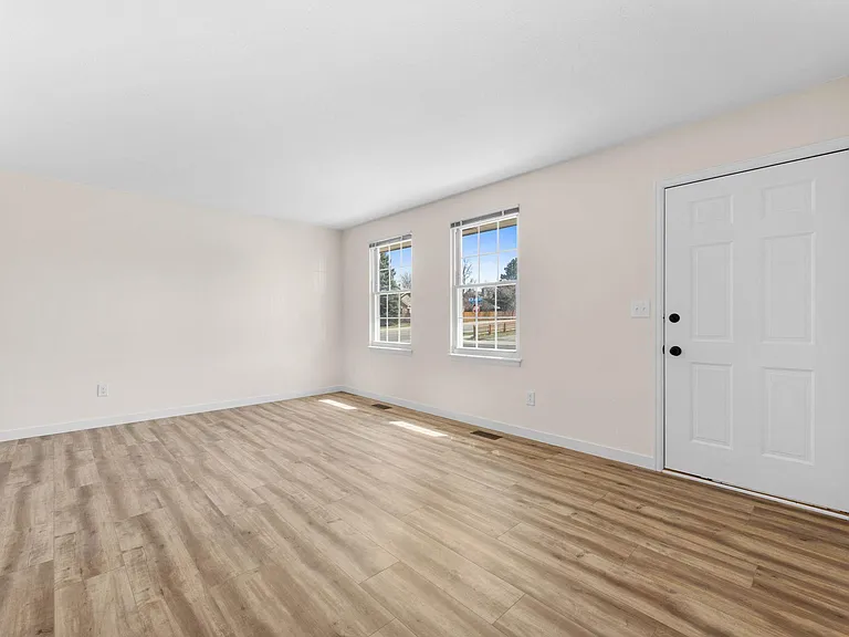9237 W Maryland Pl — Photo 3