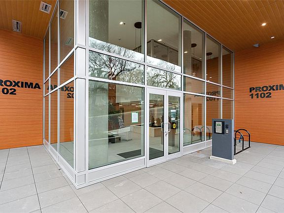 5th image of 1102 Esquimalt Rd #203