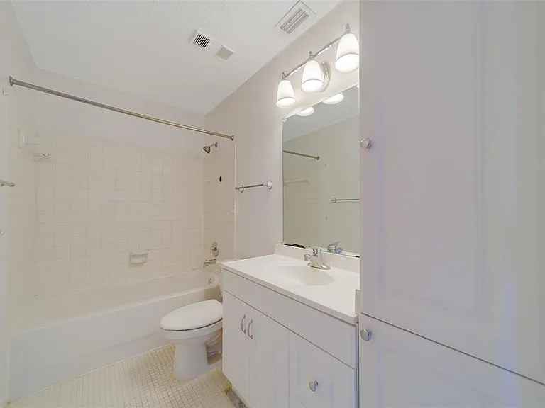 1 Windrush Blvd #28 — Photo 22