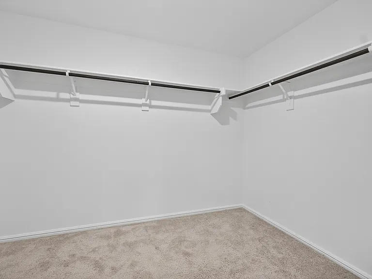 2704 Rambling Rd — Photo 32
