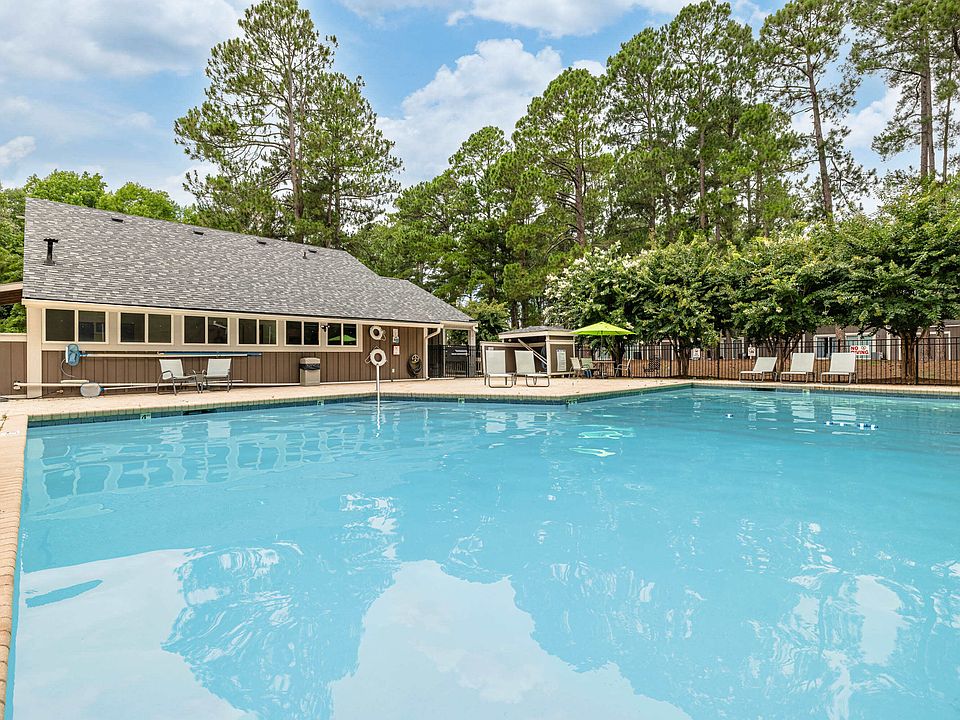 Sparkling Swimming pool at Keystone at Fayetteville, NC