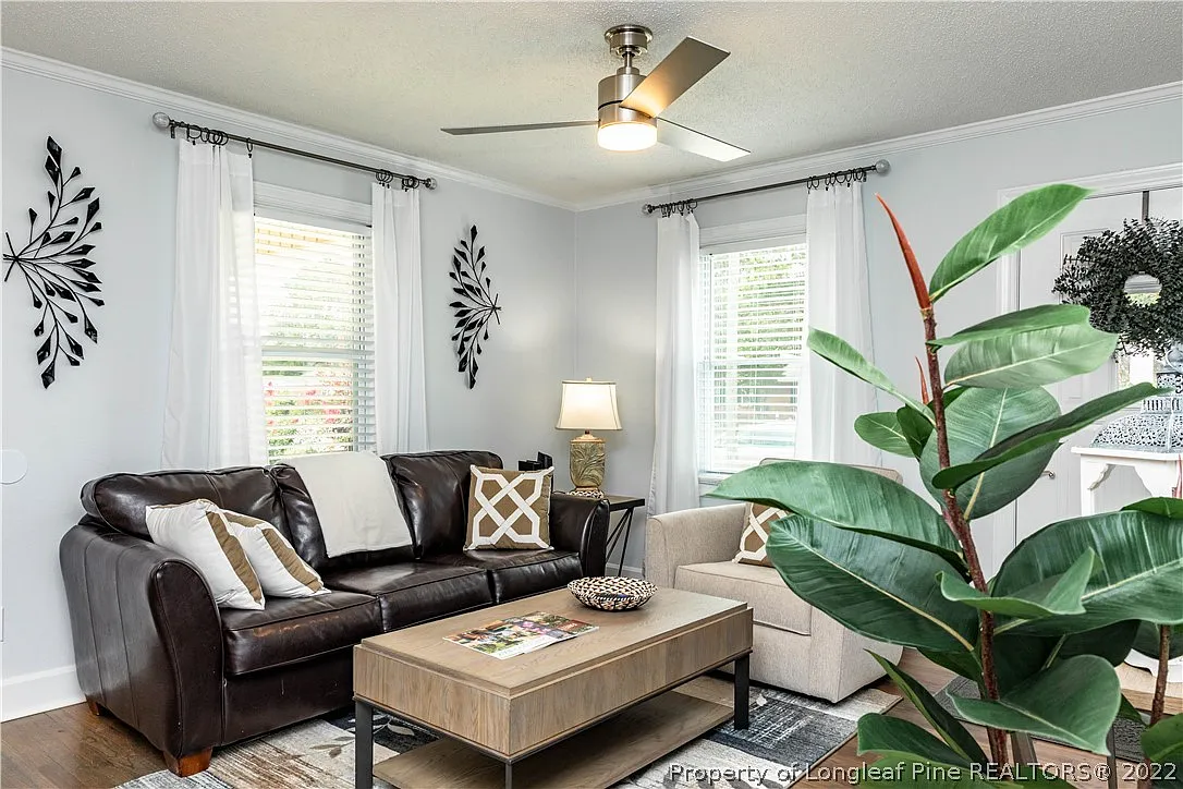 3 bed, 1.0 bath, 975 sqft, $2,400 — Photo 3