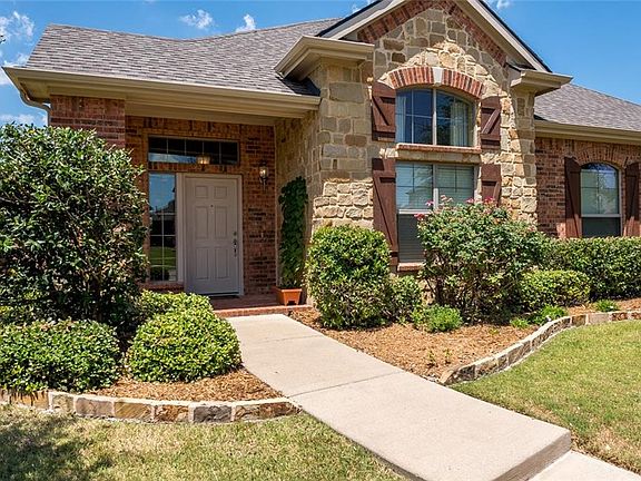 3rd image of 4327 Bluffview Dr