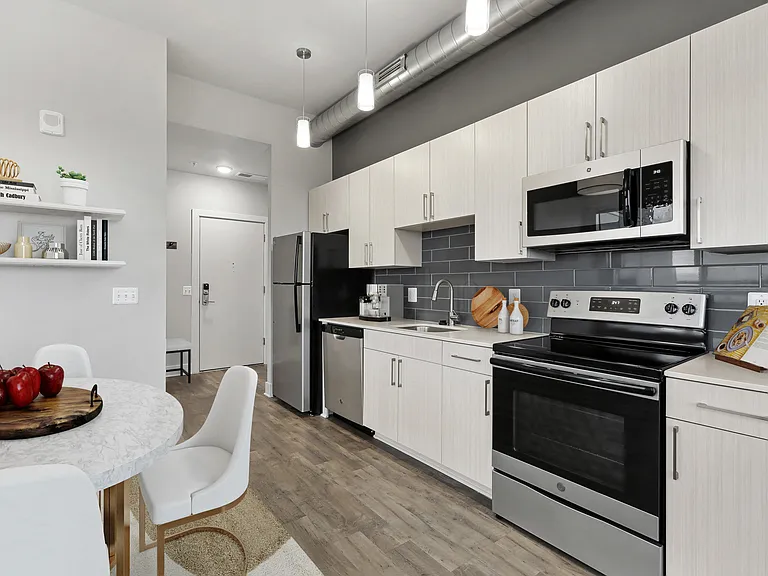 Modern Kitchens with Quartz and Stainless Finishes