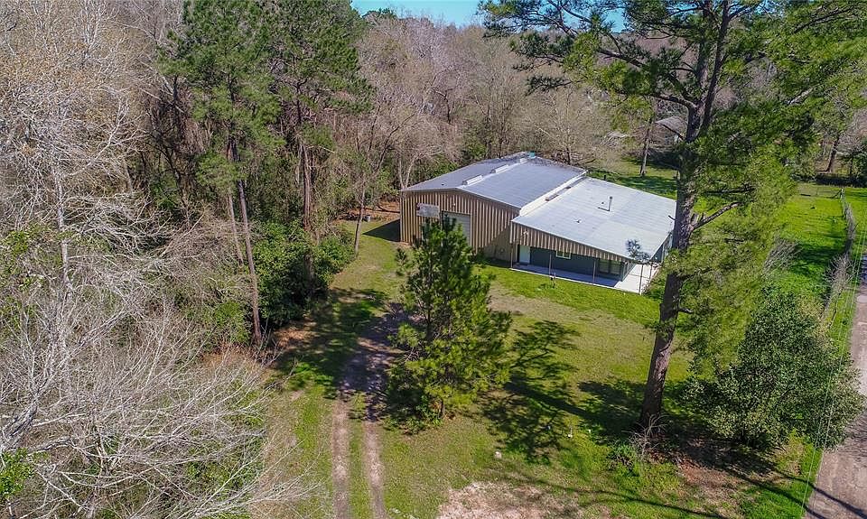 1st image of 7 Lake Falls Ln