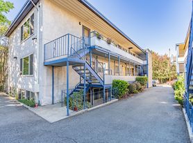 Twin Court - Ballard - Renovated Unit