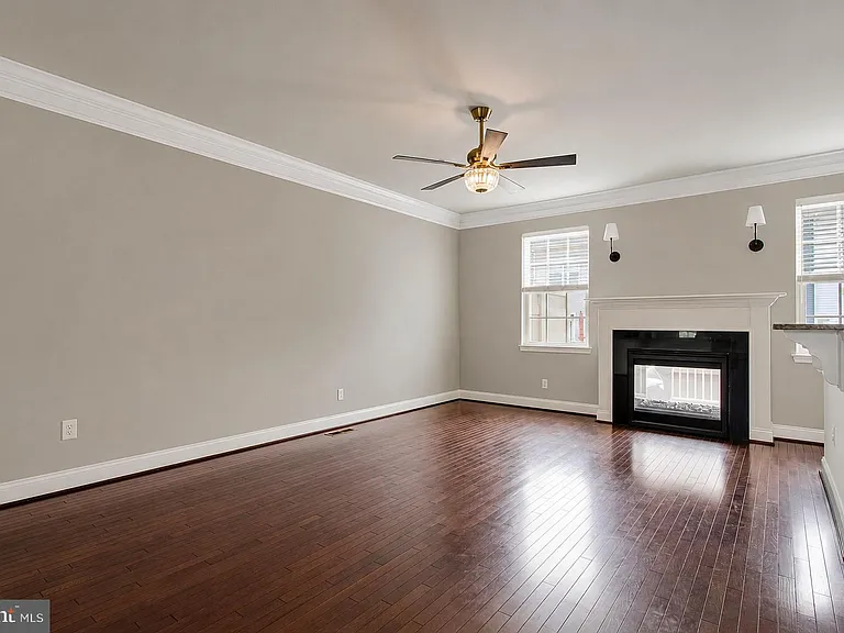 703 Skippers Ln — Photo 9