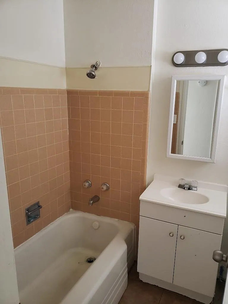 1 bed, 1.0 bath, 524 sqft, $895 — Photo 3