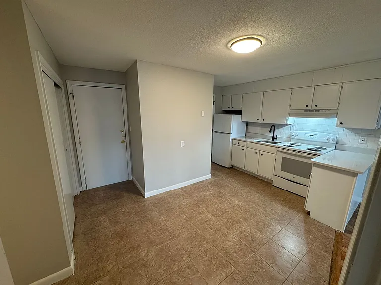50 Danbury Dr #22 — Photo 2