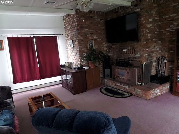 2nd image of 367 NE Emerald Dr
