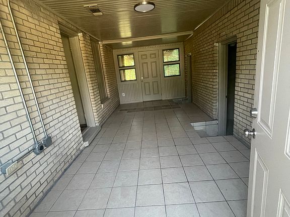 5th image of 700 Kaufman St S