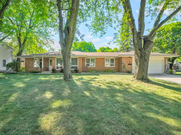 810 Ithaca Ave, Spirit Lake, IA 51360