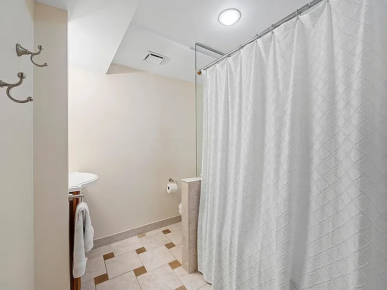 5131 Aurora Dr — Photo 14