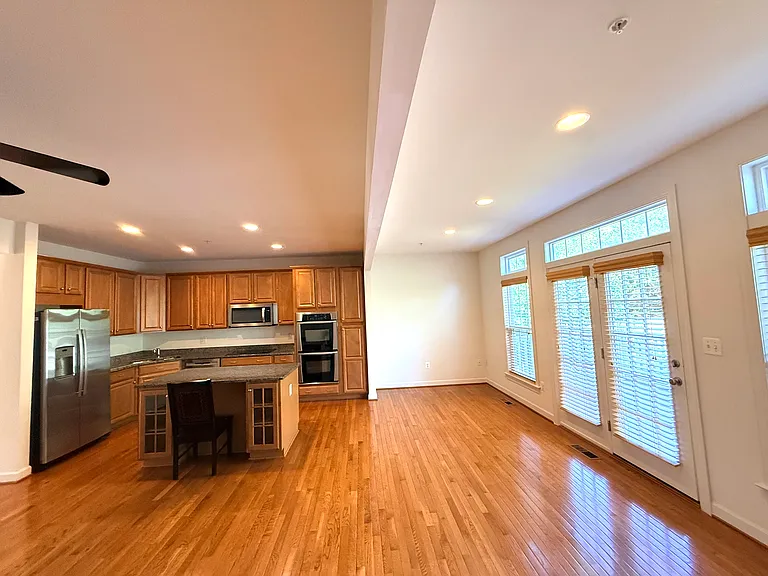 1560 Rutland Way — Photo 31