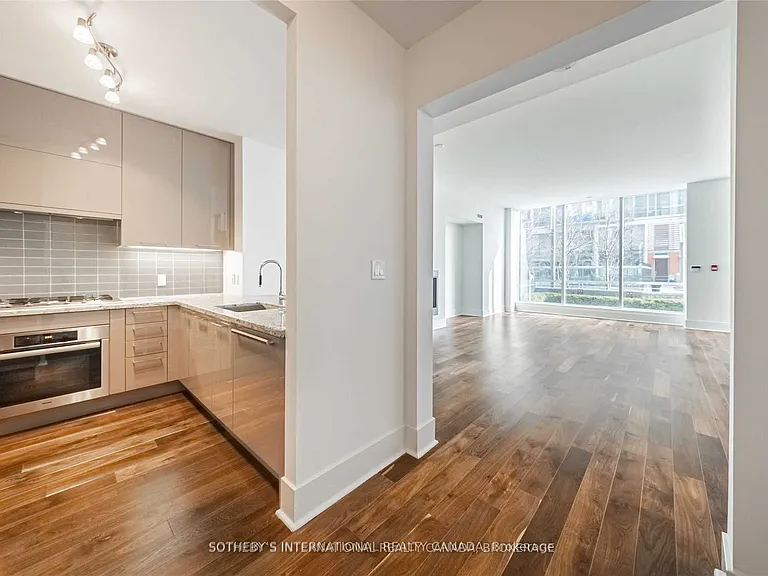 29 Queens Quay E #Townhouse 113 — Photo 5