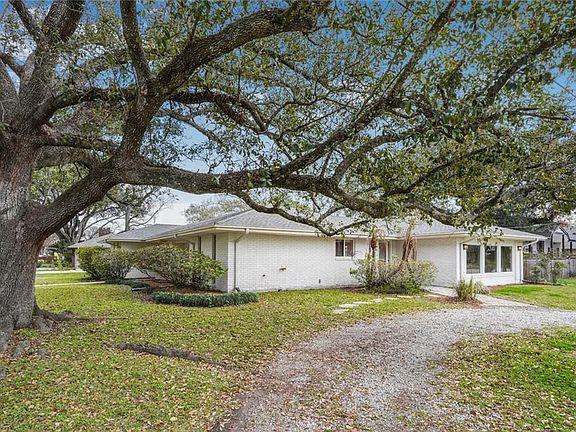 3rd image of 1001 Rural St