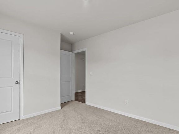 5th image of 408 Jack Pine St