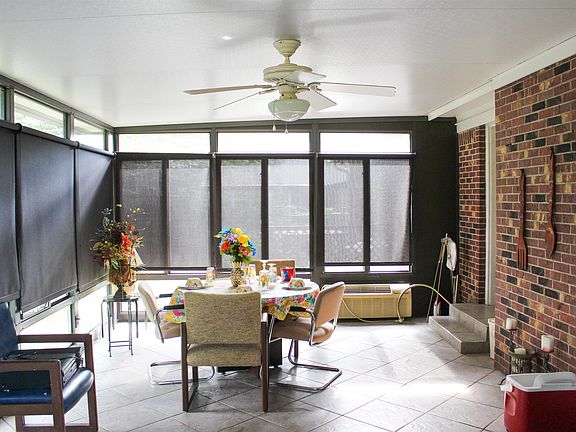 4th image of 138 Laurie Cir