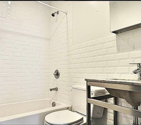 2nd image of 444 Jefferson Ave #3