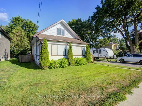 330 York St, Minto, ON N0G 2P0