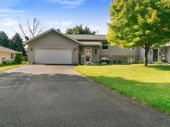 2302 Sacia Ln, Hudson, WI 54016