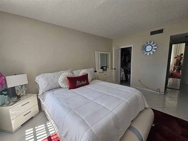1980 S Ocean Dr #21L — Photo 10