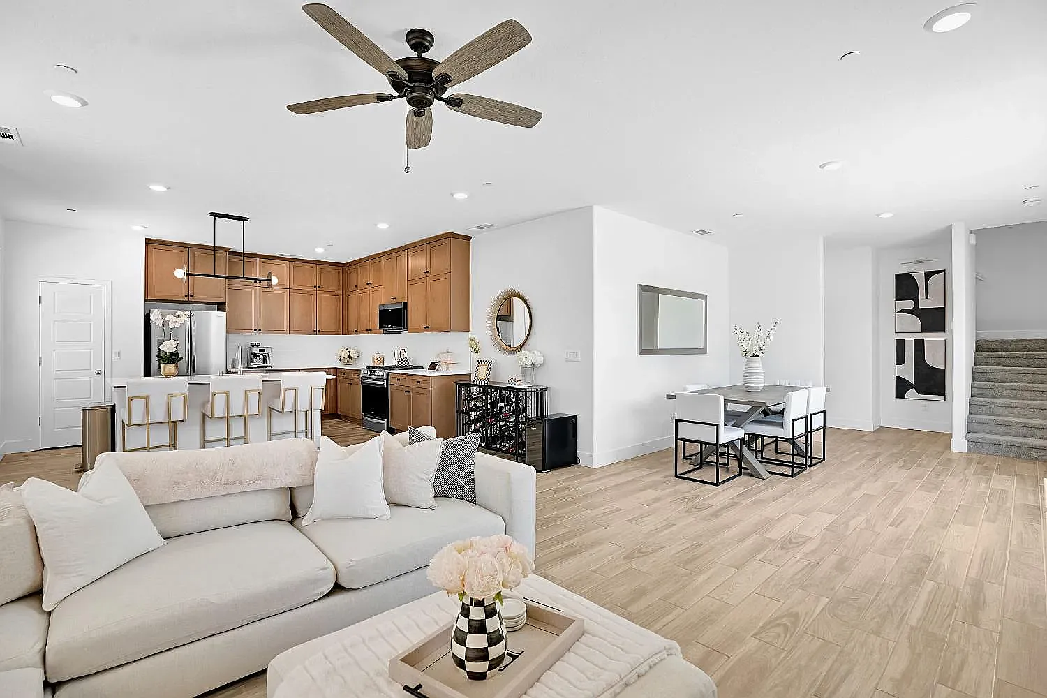 3 bed, 2019 sqft, $2,750 — Photo 2