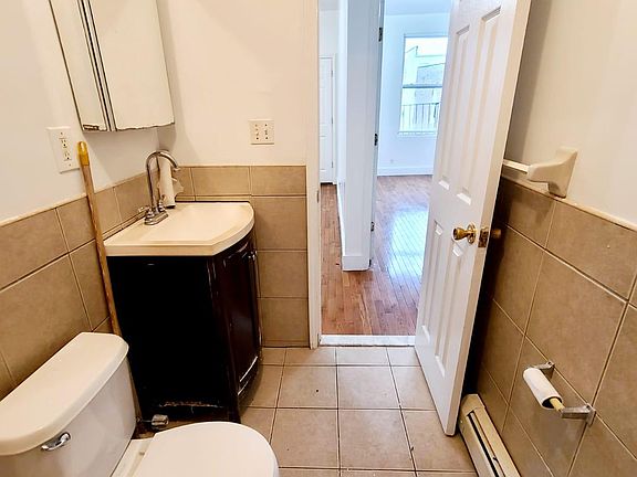 5th image of 665 Oakland Pl Floor 2