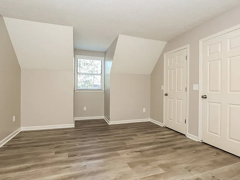 386 Park Ct E — Photo 15