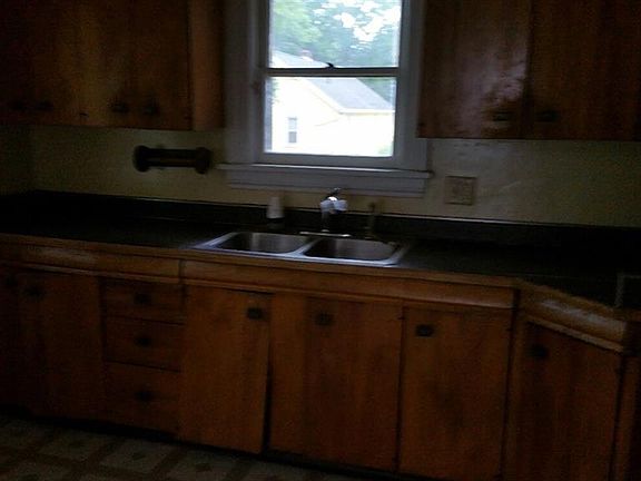 5th image of 231 Rockwell St