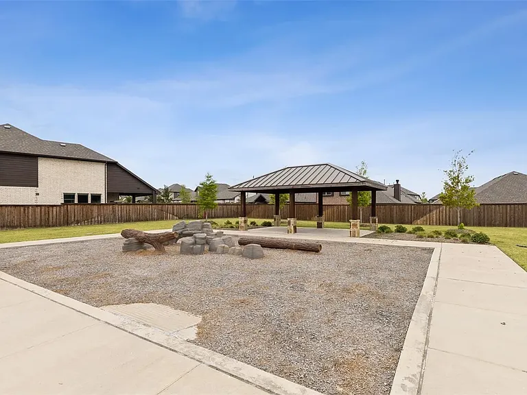 1209 Alexander Dr — Photo 23