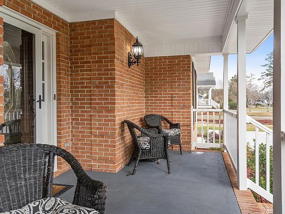 5th image of 737 Albemarle Place SE