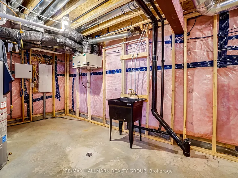 1110 Beckett Cres — Photo 35