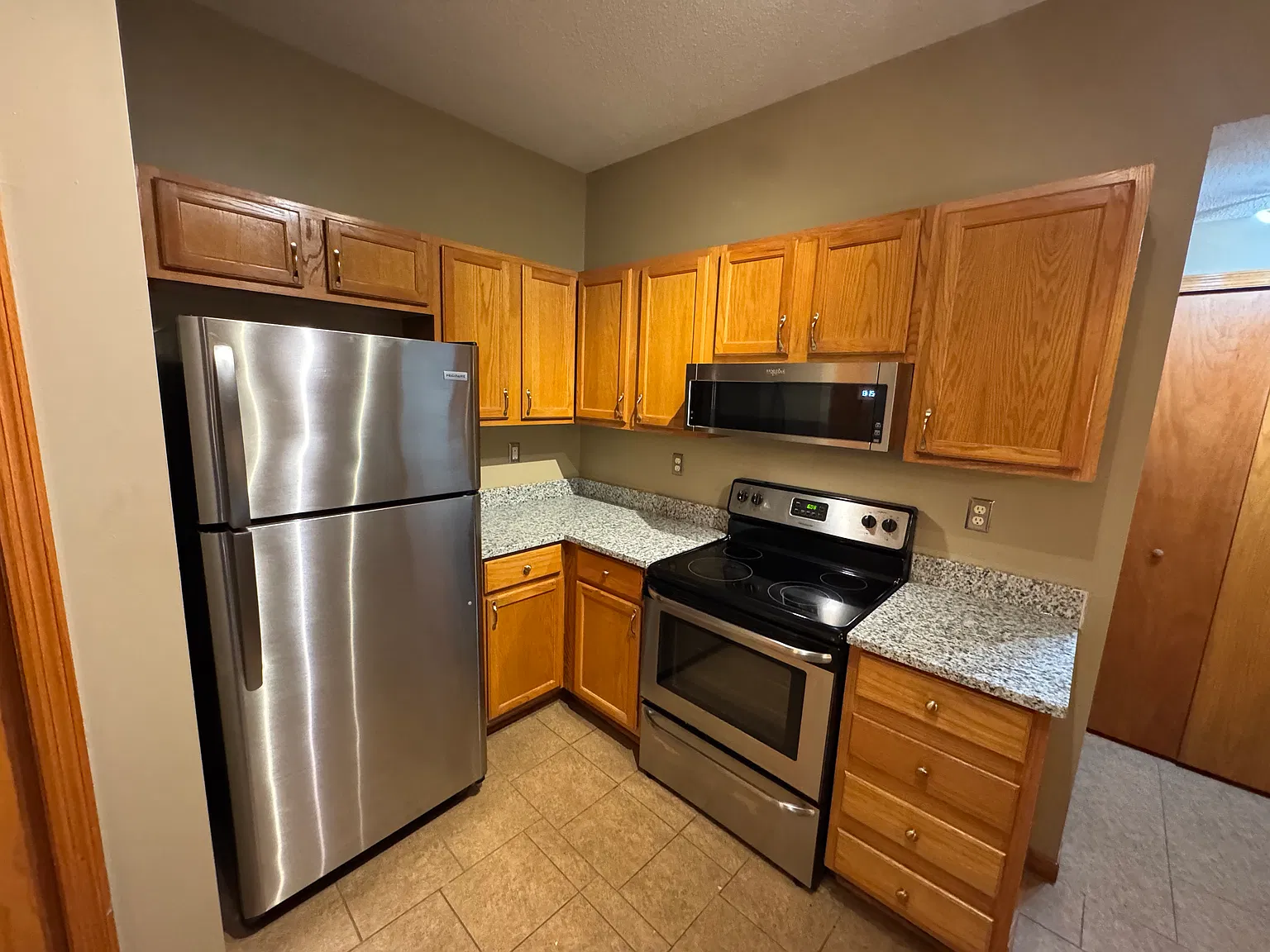 3 bed, 1500 sqft, $2,099 — Photo 2