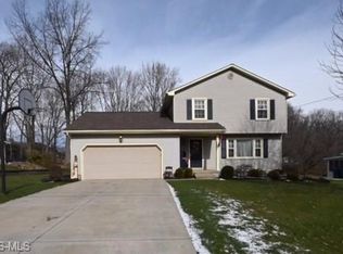 340 Melody Ln, Hubbard, OH