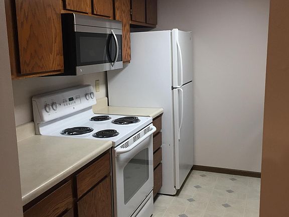 4th image of 227 Woodridge St