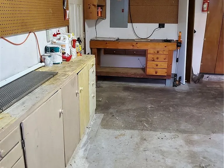 953 Dallas Ct — Photo 40