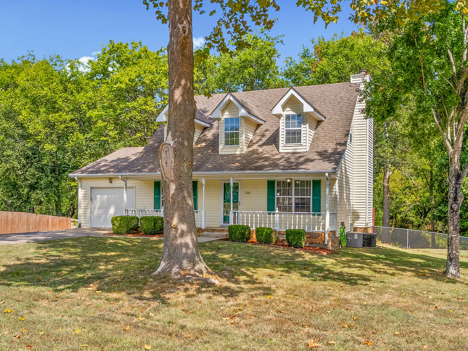 3 bed, 2.5 bath, 1674 sqft, $1,800 — Photo 3