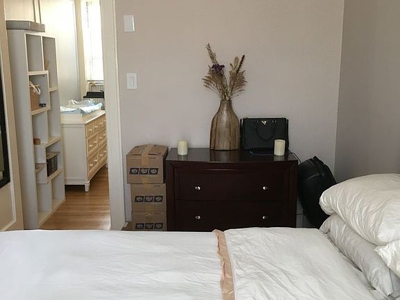 4th image of 2303 43rd St APT 2