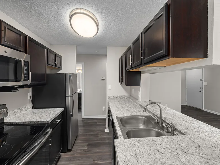 Sunstone Apartments — Photo 1