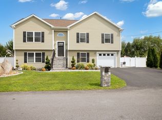 214 Lynwood St, Fall River, MA 02721