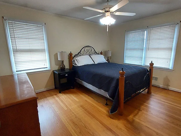 1316 Roberts St — Photo 11
