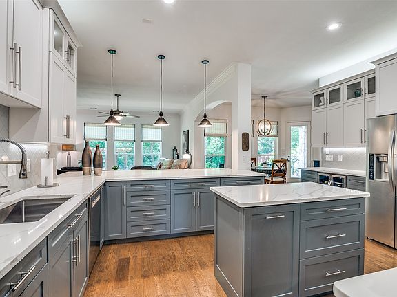 3rd image of 716 Ashley Pl