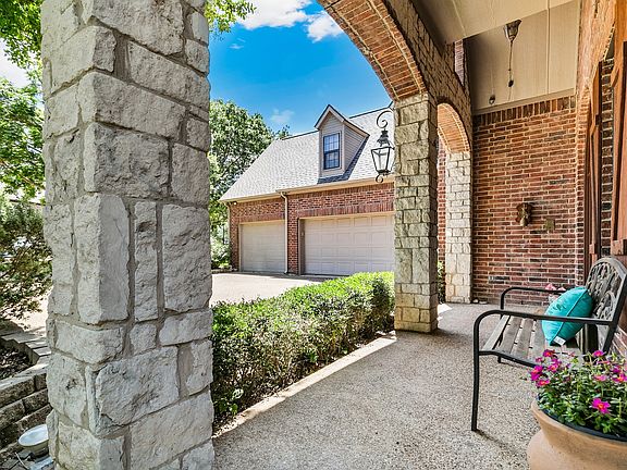 3rd image of 1219 Winding Brook Dr