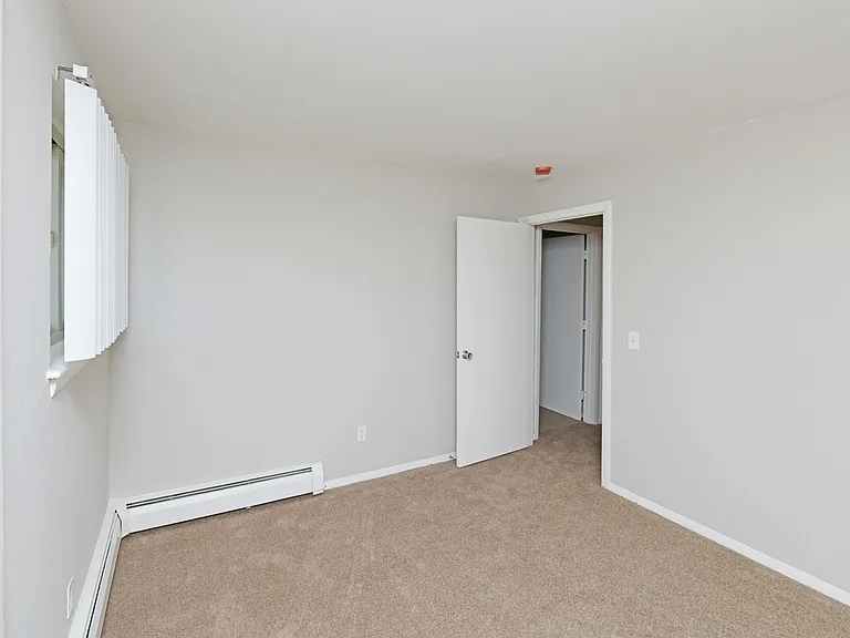 Bayside Country Club Apartments — Photo 63